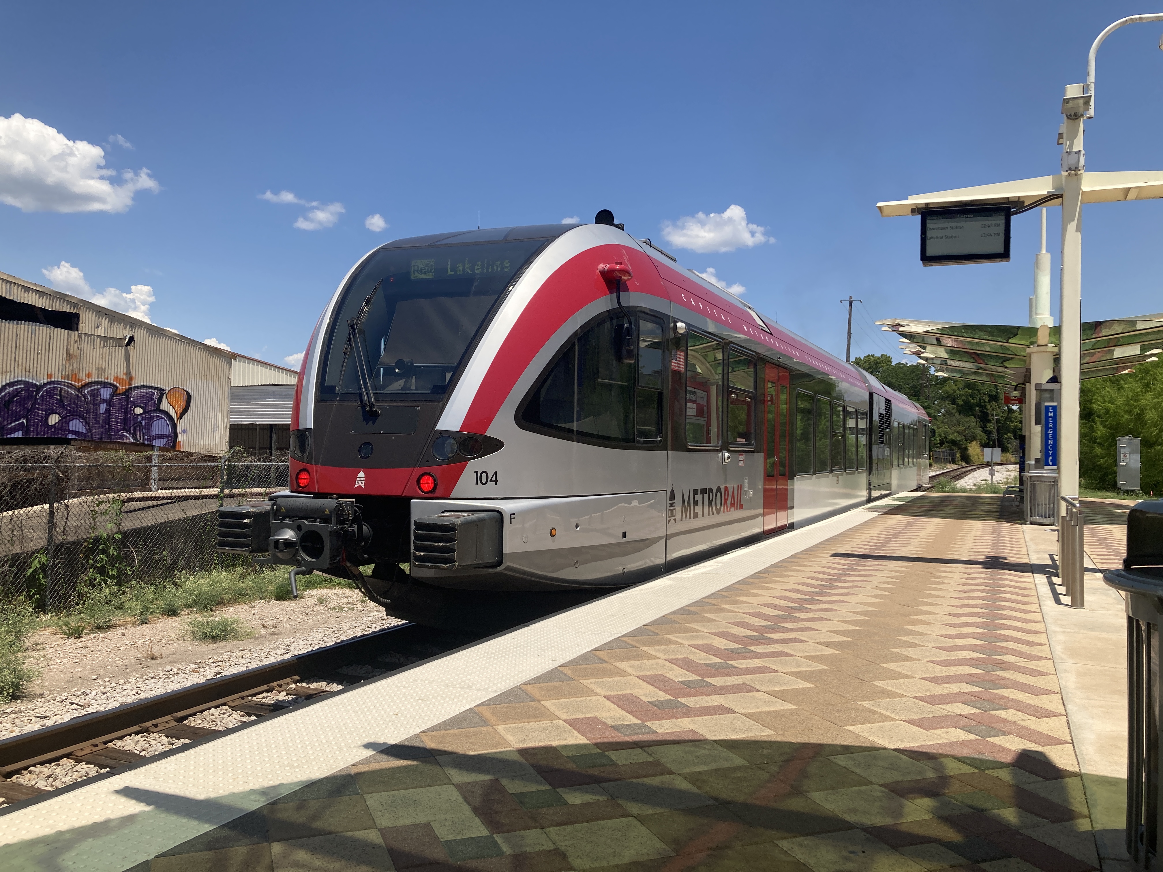 a streamlined 2-car diesel train. 